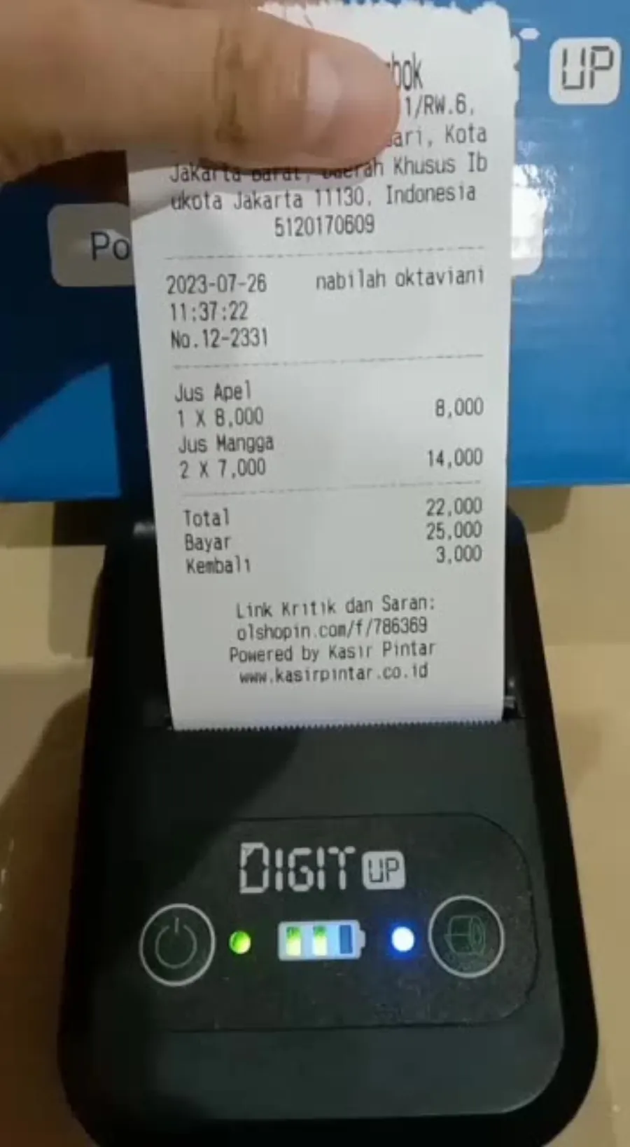 Struk thermal keluar dari printer DIGIT DT 58B saat dipakai